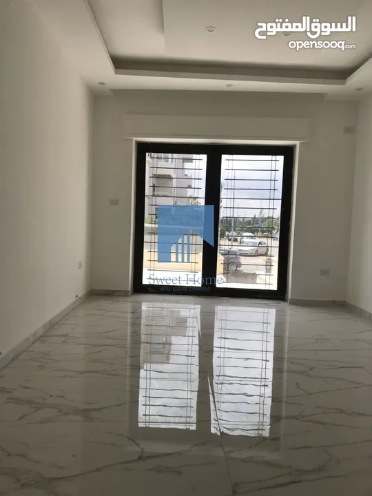شقة أرضية فاخرة للبيع في الجندويل 130م مع ترس 40م تشطيب سوبر ديلوكس لم تسكن