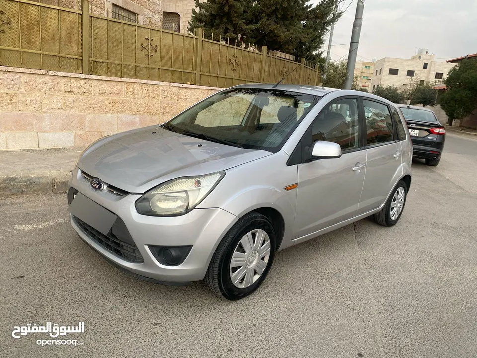 فورد فيجو موديل 2012 بحالة ممتازة للييع بسعر مغري
