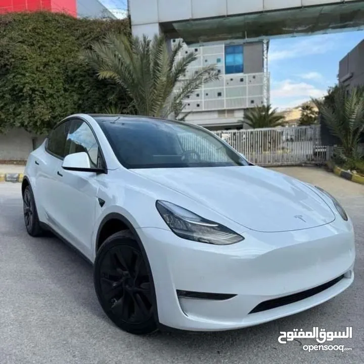 Tesla Y للايجار
