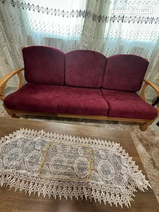 طقم جلوس شبه جديد