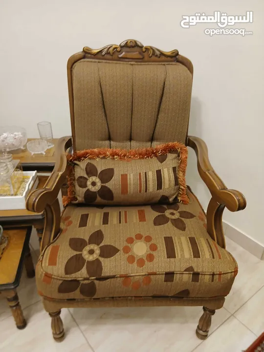 طقم كنب وطاولات