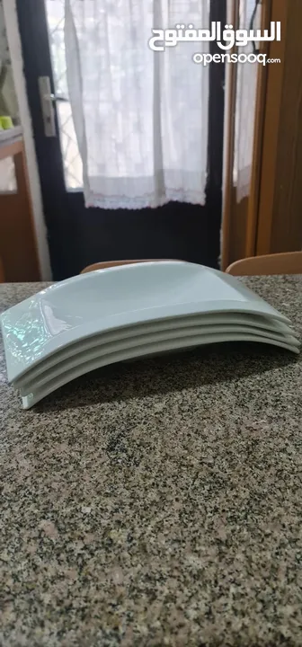 صحون عدد 4 لتقديم اشياء متنوعة  قزاز