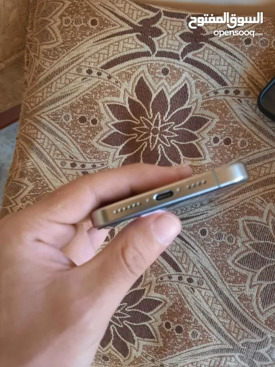 ايفون 15برو ماكس بحاله ممتازي لون تيتانيو