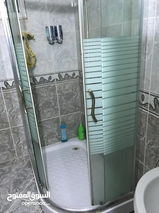 شاور بوكس نظيف جداً بسعر مغري