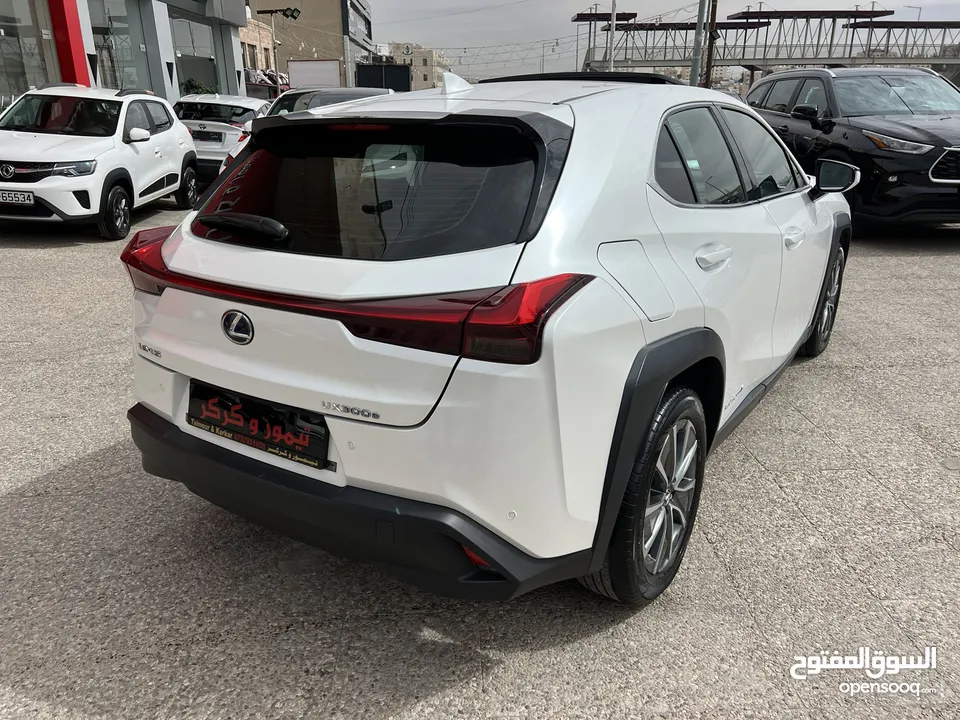 ليكزس UX300e كهربائية اعلى اضافات 2021