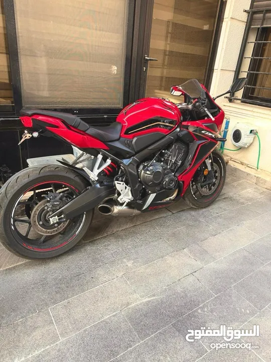 Honda CBR 650 R 2023  (بحالة الوكالة 900 كم فقط)