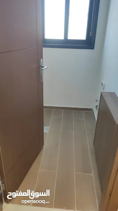 شقة جاهزة للسكن بالريحان مع مطبخ وديكورات وبناء حديث
