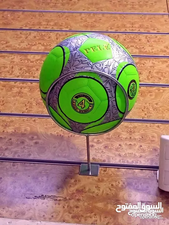 جميع أنواع كرات القدم المميزة