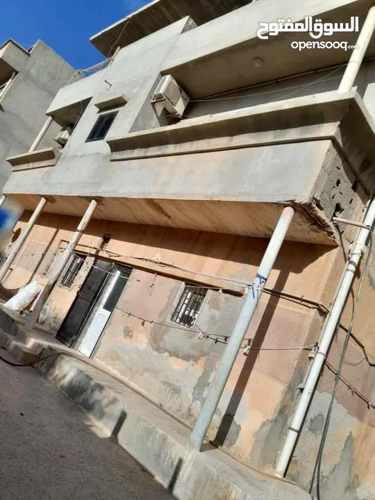 منزل للبيع في حي السلام علي ثلاث طوابق  بالقرب من مدرسة راية الاستقلال