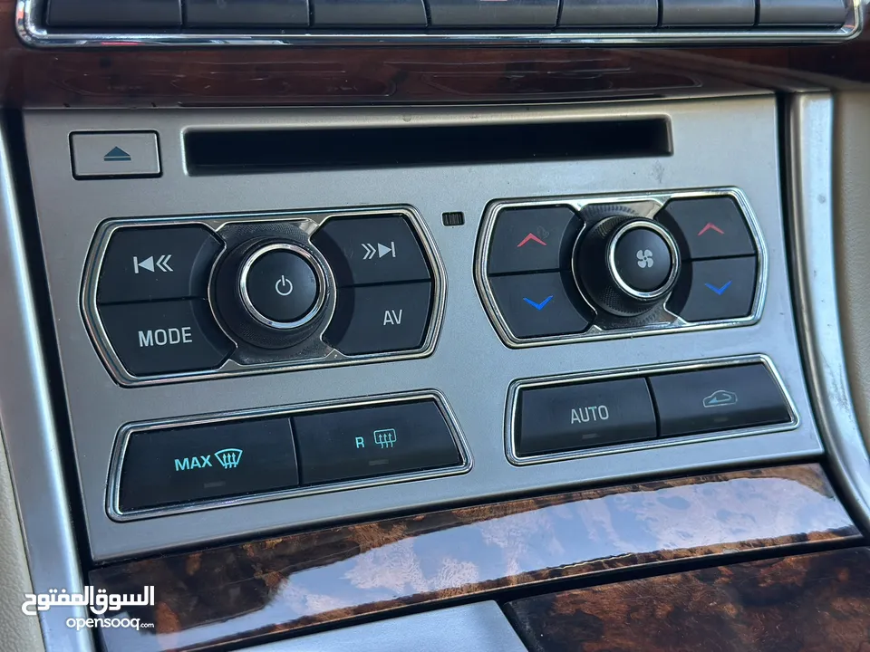 JAGUAR XF 2014 Full option وارد الوكالة / صيانة الوكالة قاطعة مسافة 100 الف كم