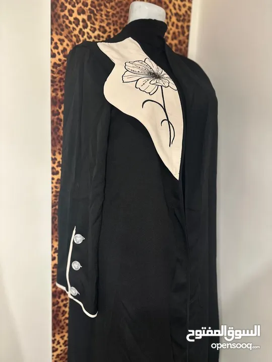 عبايات سعودية عدد 14 كلو جديد معو شال كل وحدة قياس m l xl موديللت مشكلة موضحة بالصور