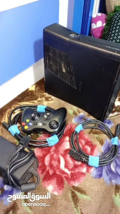 اكس بوكس 360 عليه فوق ال 165لعبه مستعمل بس نضيف السعر نااااار بس علا 300 شيكل المكان دورا الخليل