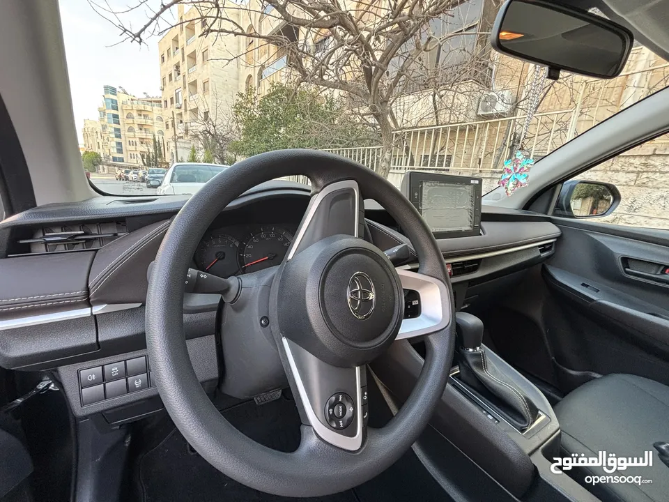 تويوتا يارس 2023 وارد الشركة المركزية لون مميز للبيع بسعر مغري مالك أول قاطعة 1800 km