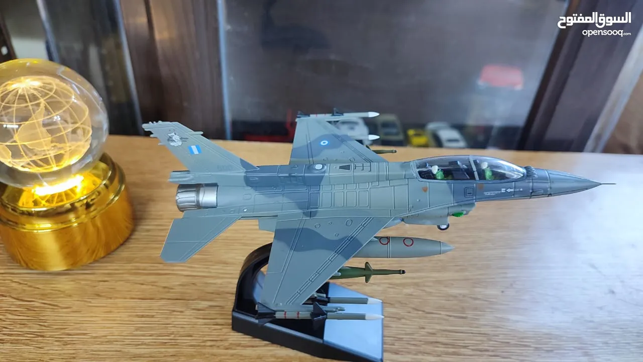 نموذج طائرة حديد F16