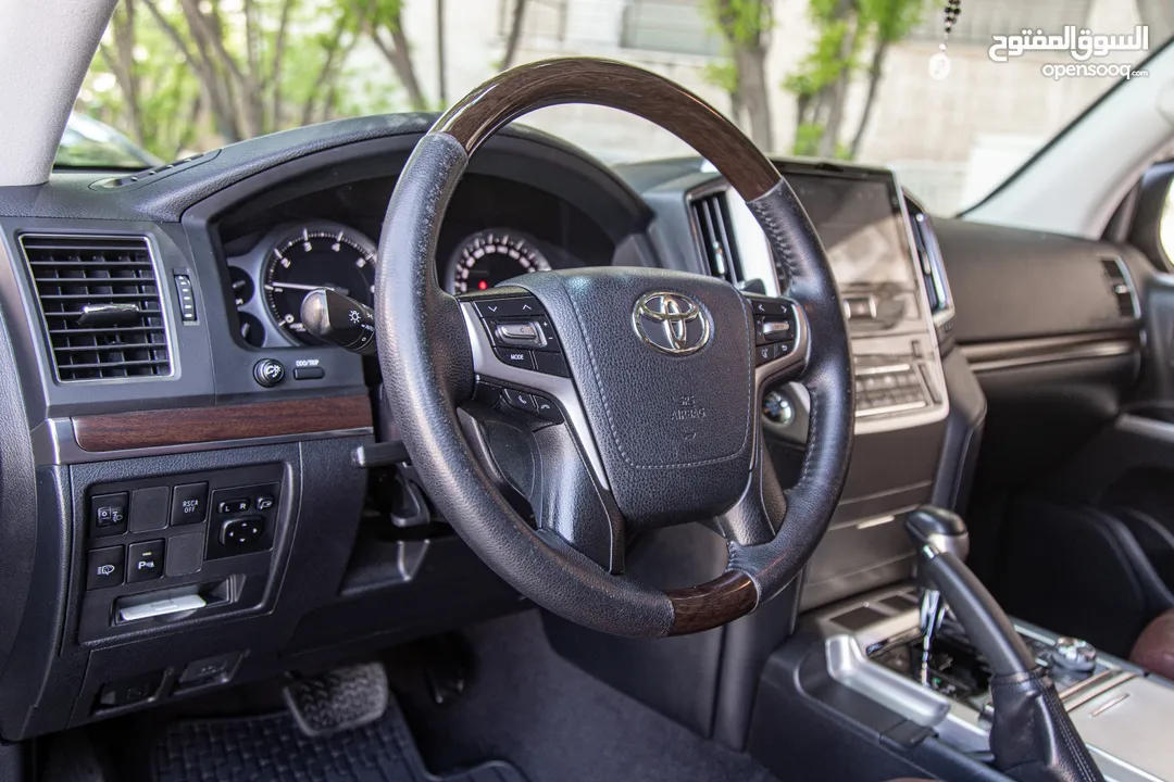 Toyota Land Cruiser VX-R 2017