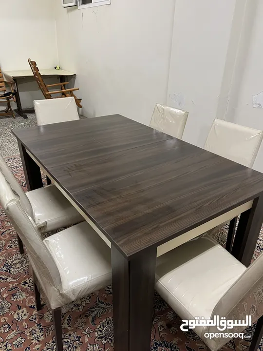 طاوله طعام ثمان اشخاص