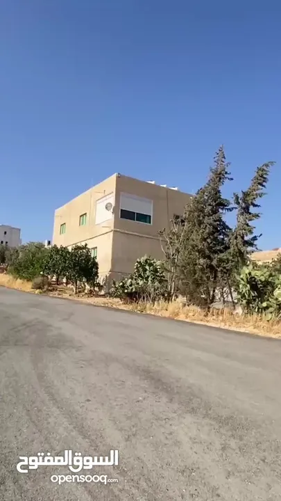 أرض مميزة ذات اطلالة بانورامية للبيع