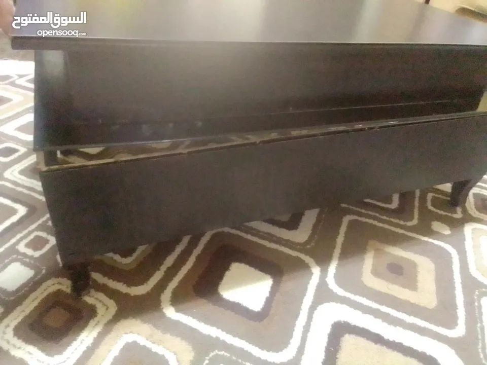 طقم طاولات الطاوله الكبيره بحاجه لغراء بس كما واضح بالصوره