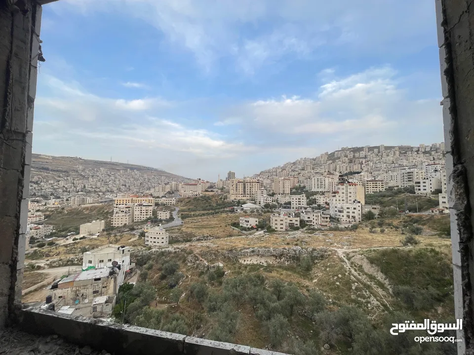 شقة عظم اطلالة ثلاث اتجاهات كاشفة لا يمكن التسكير عليها مستقبلا في اجمل مناطق نابلس الحيوية