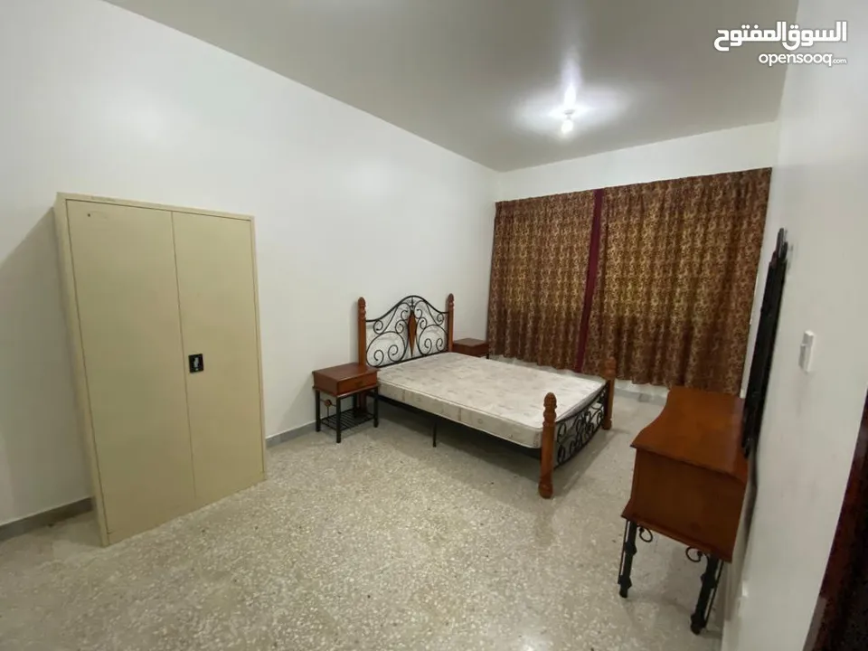 غرفة ماستر للإيجار لسيدة في شقة كلها سكن للبنات فقط النادي السياحي بالقرب من ابوظبي مول و جزير الريم