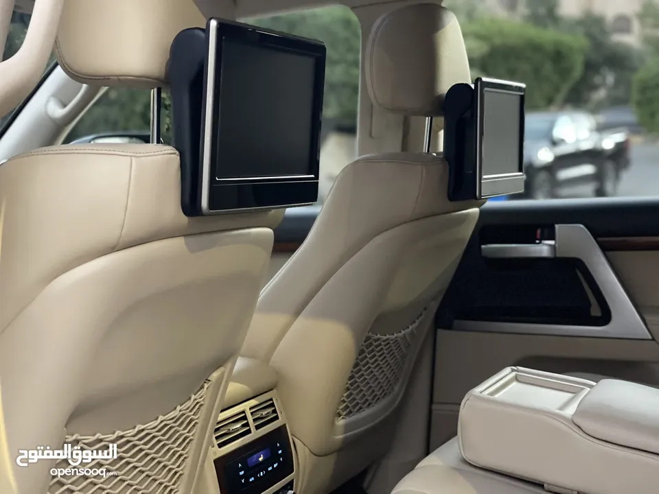 لاند كروز فل كامل اعلى فئه VXR فحص كامل ولا ملاحضه للبيع