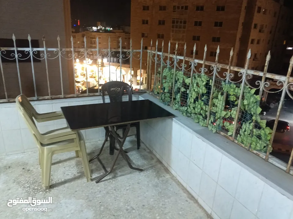 استوديو غرفة وصالة وحمامين وترث كبير