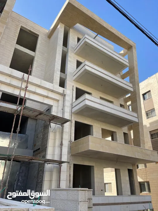 شقة طابق اخير في سطح مرحبا للبيع