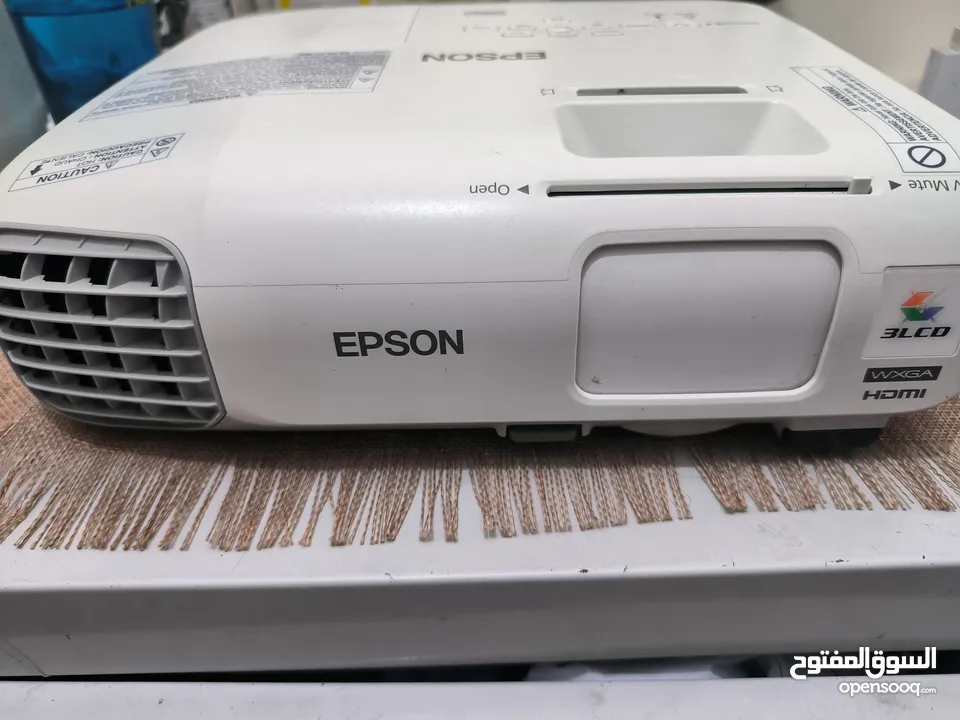 بروجيكتر ماركه ايبسون Epson مع ريموت