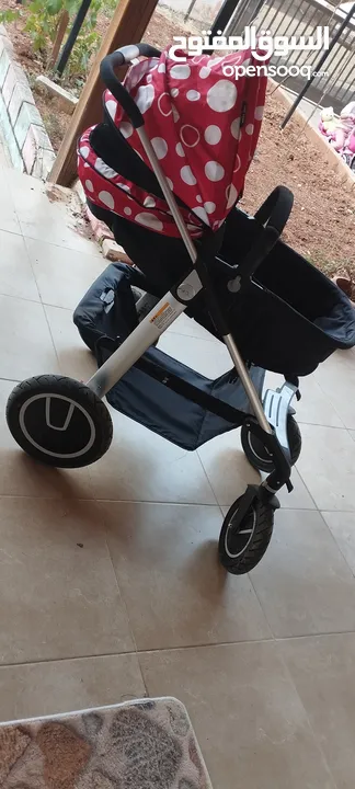 عربايه اطفال شبه جديده للبيع بسبب السفر