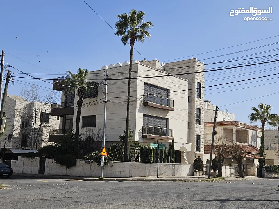 شقة طابقية فاخرة نصف مفروشة - الروابي (عمارة عائلية) Luxury Semi-Furnished Apartment for Rent