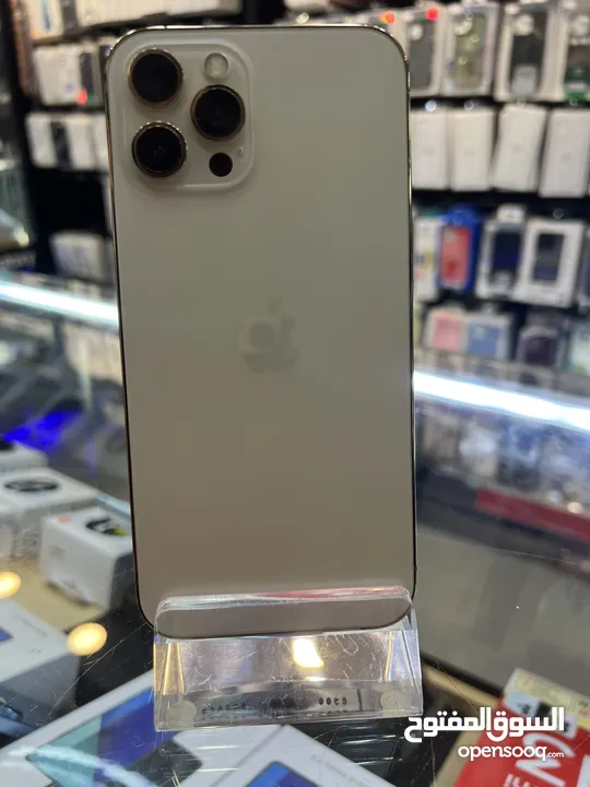 مستعمل بطارية اصلية 67% iPhone 12Promax 256GB متوفر لدى سبيد سيل ستور