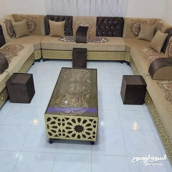 بيع طاوله وسط مع 4 طرابيزات فقط  لاصحاب محلات جلسات خليجيه وتجار ليس طقم كامل فقط طاوله