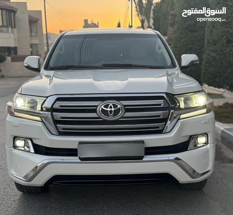 Toyota Land Cruiser 2016 Gx-r 5700CC V8 بحالة الوكالة الفحص: 7 جيد بدون ملاحظات
