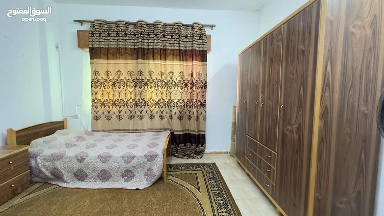 شقة مفروشة طابق مستقل للايجار قرب دوار صحارى                                                ،..