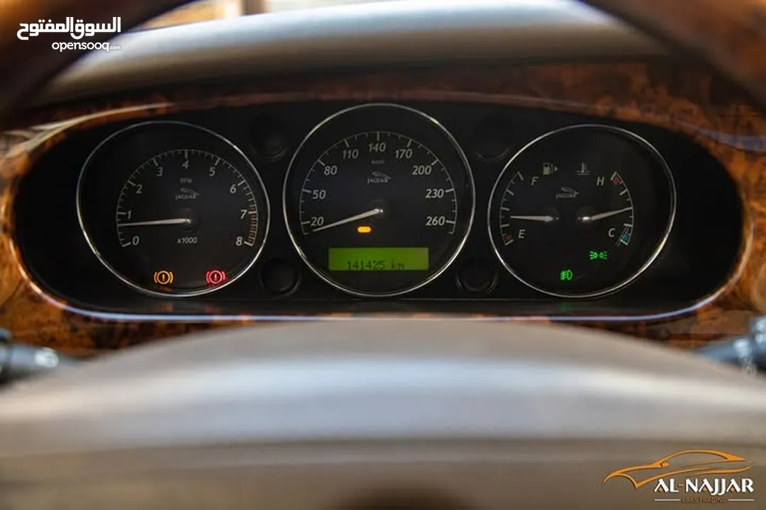Jaguar Xj8 2005  السيارة مميزة جدا