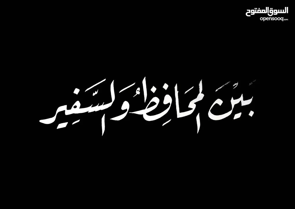 خطاط يد عربي لأعمال الخط العربي