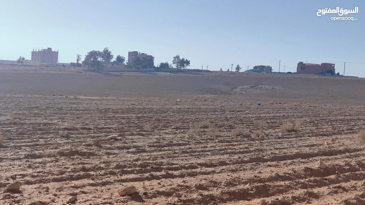 ارض للبيع في الموقر لبناء شاليهات أو مزرعة ريفية أو للسكن