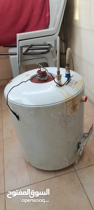 قيزر شغال 100%100  سعة 20 لتر