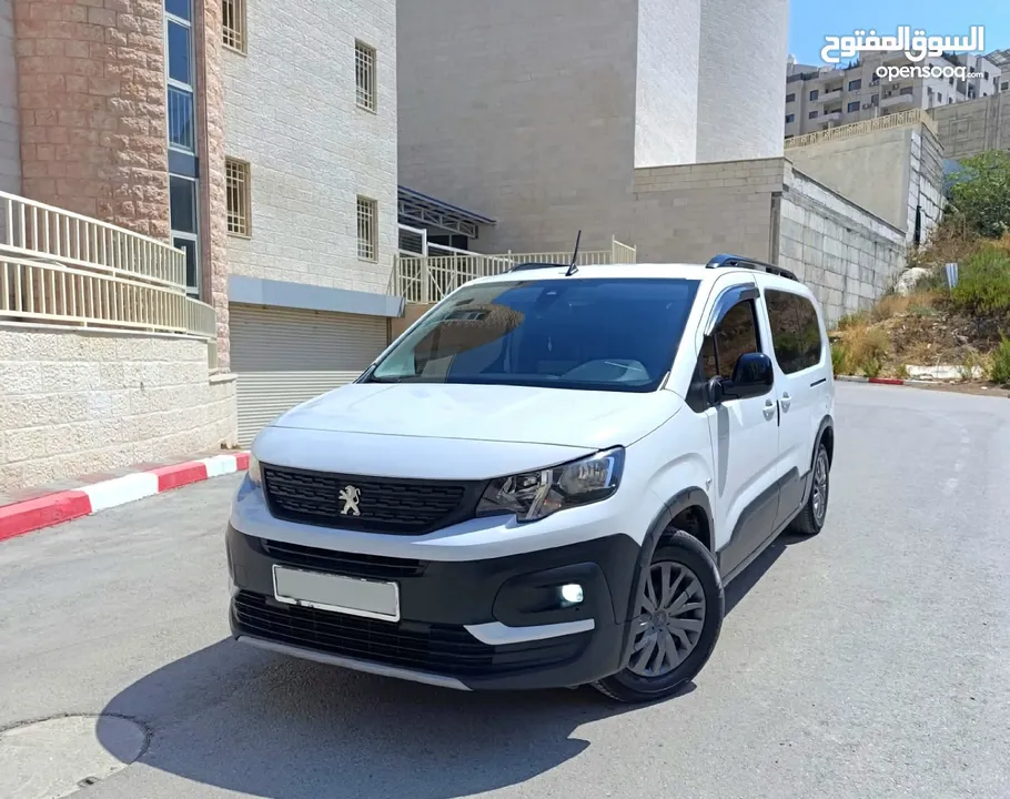 مطلوب ركز مطلوب سيارة بيجو ريفتر اوتامتيك ضروري تكون اوتامتيك