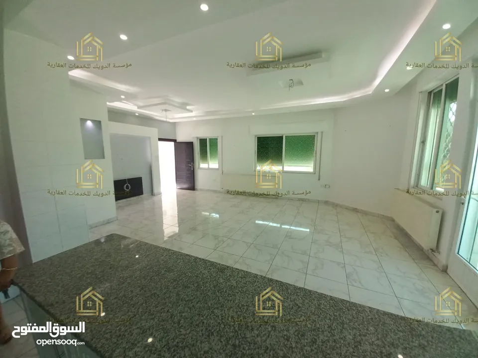 شقة فارغة للايجار في اجمل مواقع دابوق 2 نوم طابق اول من فيلا مع اطلالة مميزة