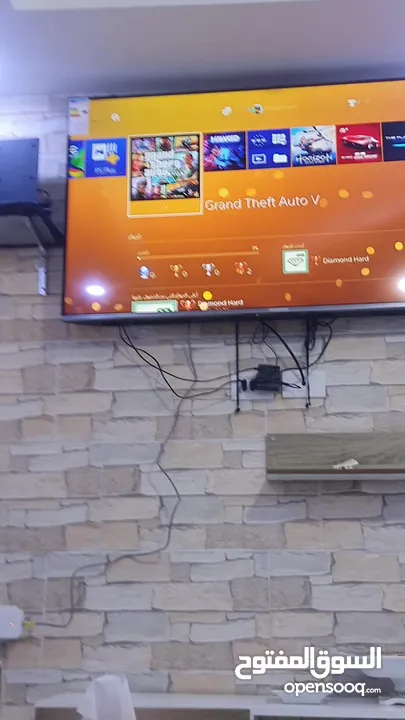 بلاستيشن PS4 SLIM مع سيدي +ايدي ثنين واحدا كوبي واحدا اصلي +قاعد ومبرد