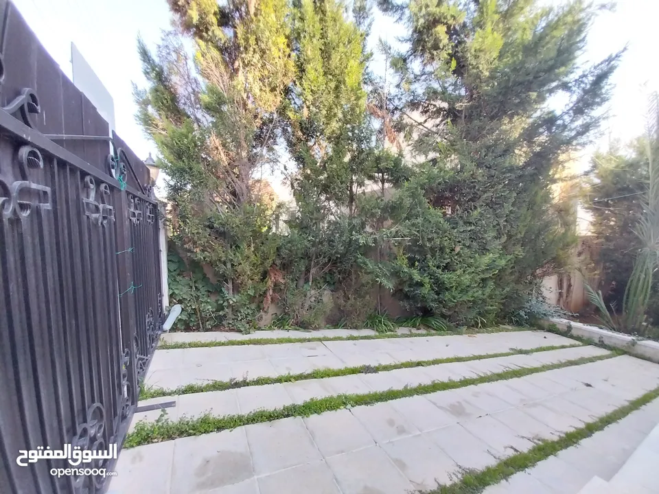 شقة شبه مفروشة للإيجار 250م2 ( Property 19136 )-175089600