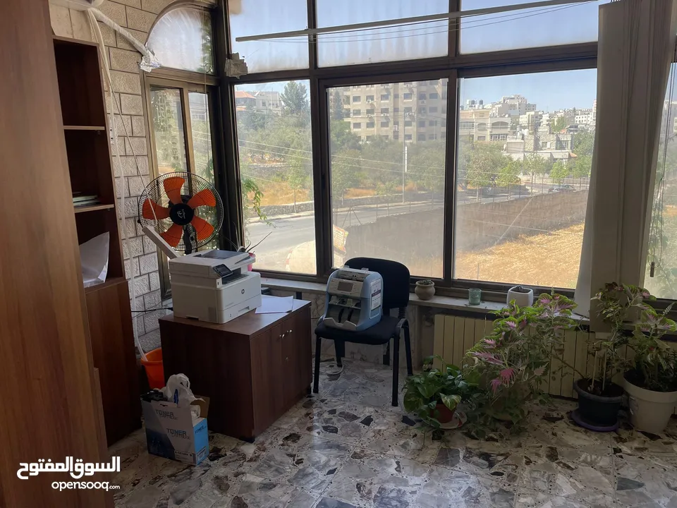 للإيجار من المالك مباشرة – طابق أول في رام الله / الشرفة