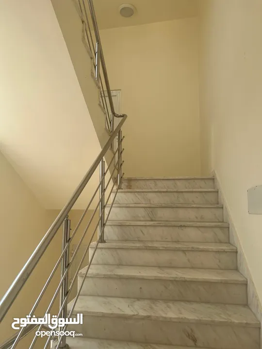 فيلا فخمه للبيع من المالك مباشرة منطقة دابوق  سكن أ خاص. على تله عاليه بمواصفات عالية الجودة