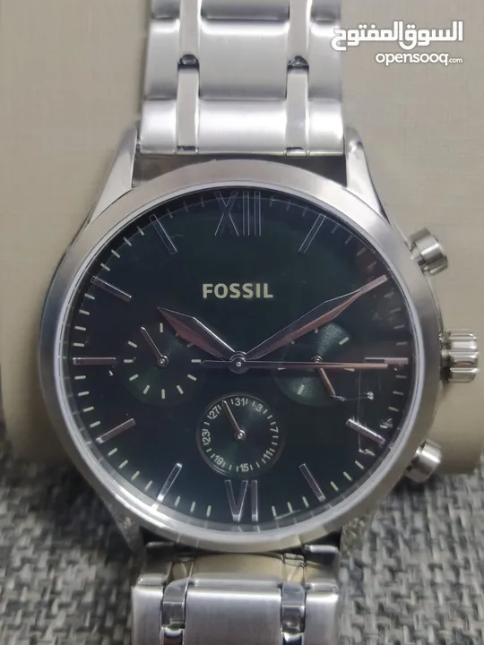 ساعة fossil أصليه فخمه بالكرتونه