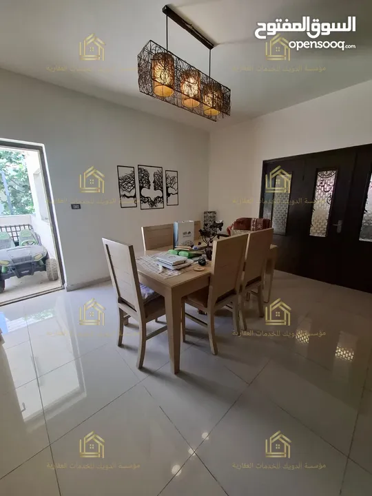 شقة مميزة أرقى واجمل مناطق عبدون مع حديقة بمساحة 300م