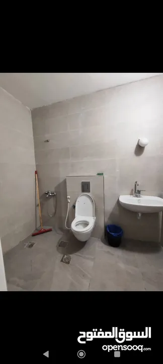 استديو مفروش جاهز للتسليم الفوري في رام الله شارع القدس قرب الهلال الأحمر ومطعم توستي