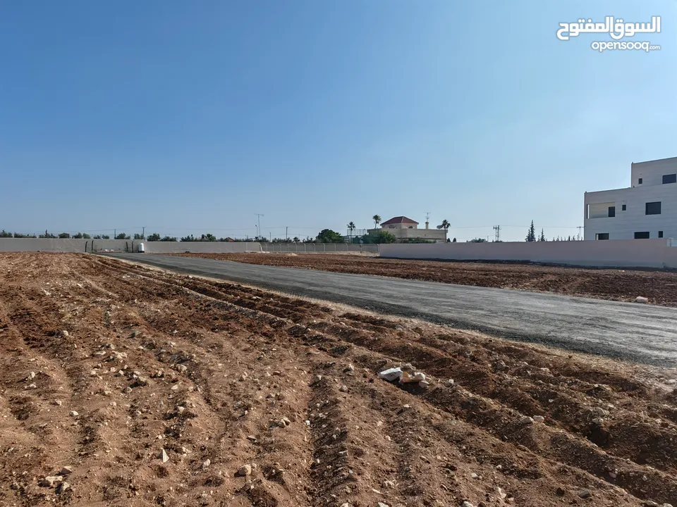 مشروع ريف كومباوند في ام العمد قرب طريق المطار جسر مادبا، قطع اراضي داخل التنظيم سكن ريفي منطقة فلل