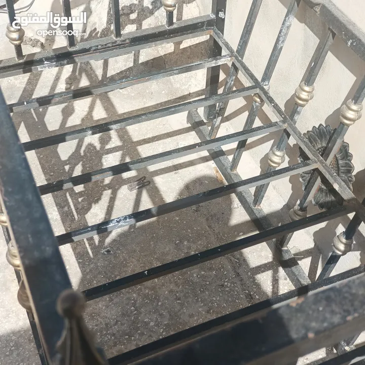 تخت حديد للبيبي من عمر 0 لـ 3 سنين