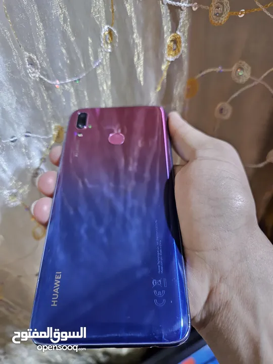 هاتف هواوي Y9 huawei نظيف بحالة ممتازه